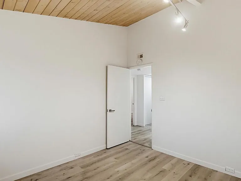 5605 Soledad Mountain Rd — Photo 26
