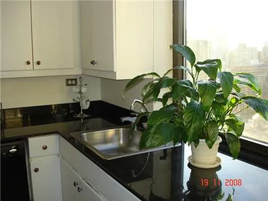 Rented by Shany Landmarks LLC | media 12