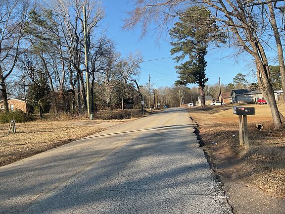 5th image of 910 N Whatley Rd