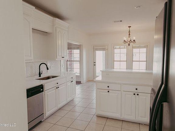4th image of 120 Bear Creek Cir