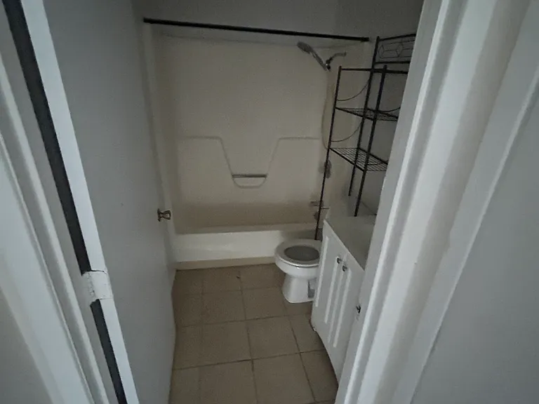 524 Vermont St NE #D — Photo 6