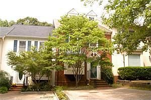 Tucked Away Townhome In Sandy Springs!