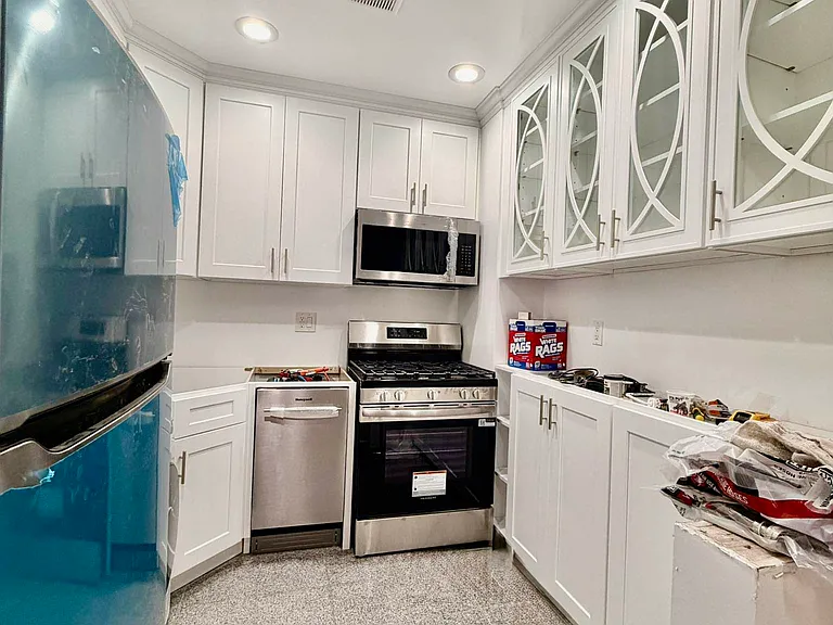 305 E 95th St #6B — Photo 9