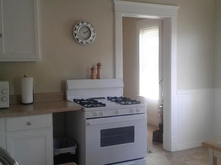 416 E 3rd St #2 — Photo 11