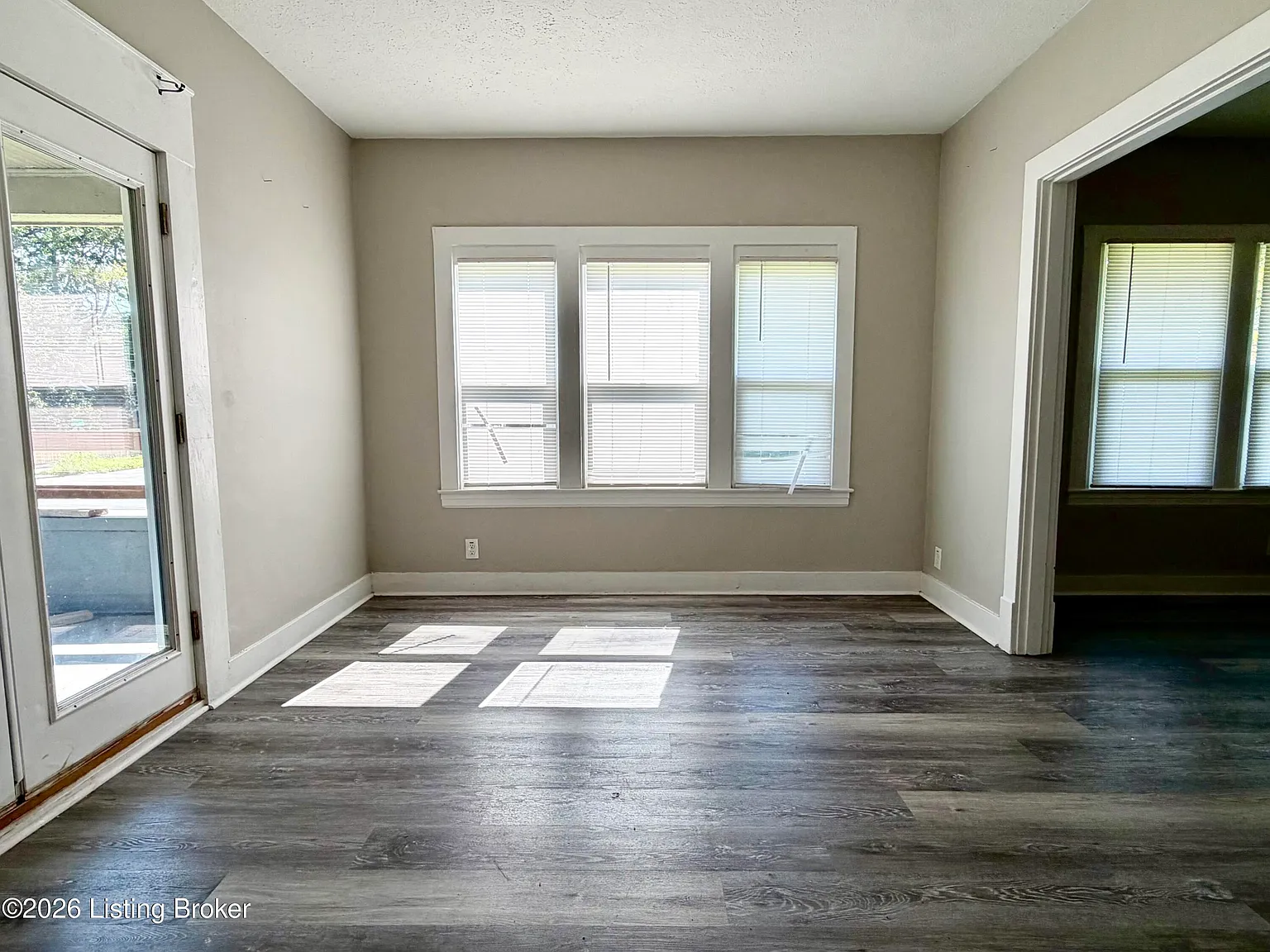 1 bed, 1.0 bath, 800 sqft, $795 — Photo 2