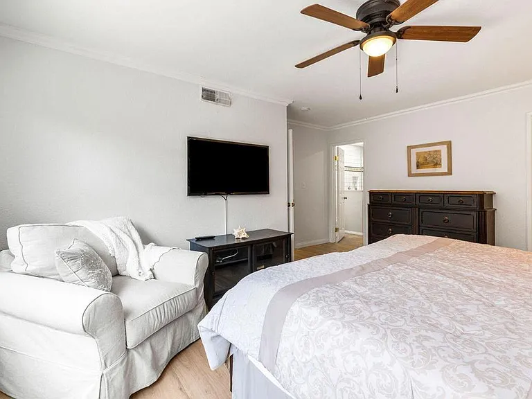 235 Santa Barbara Cir — Photo 39
