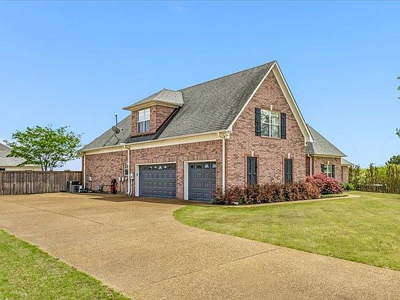 3rd image of 4234 S Forest Hill Dr