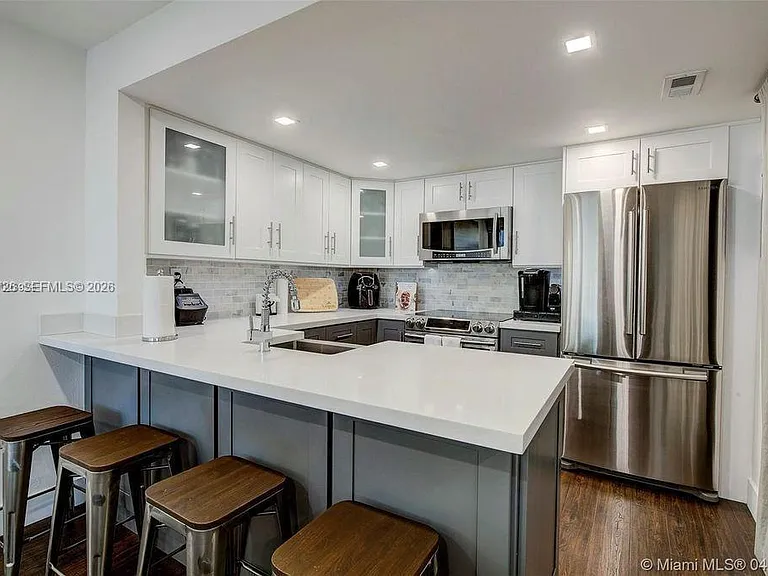 6840 SW 45th Ln #6 — Photo 6