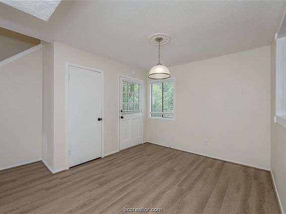 4th image of 4401 Carter Creek Pkwy APT 3