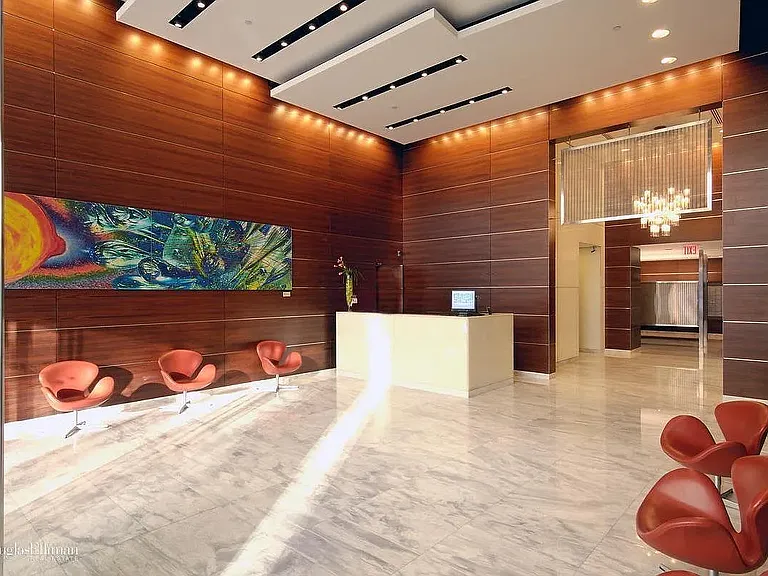 350 W 42nd St #17K — Photo 20