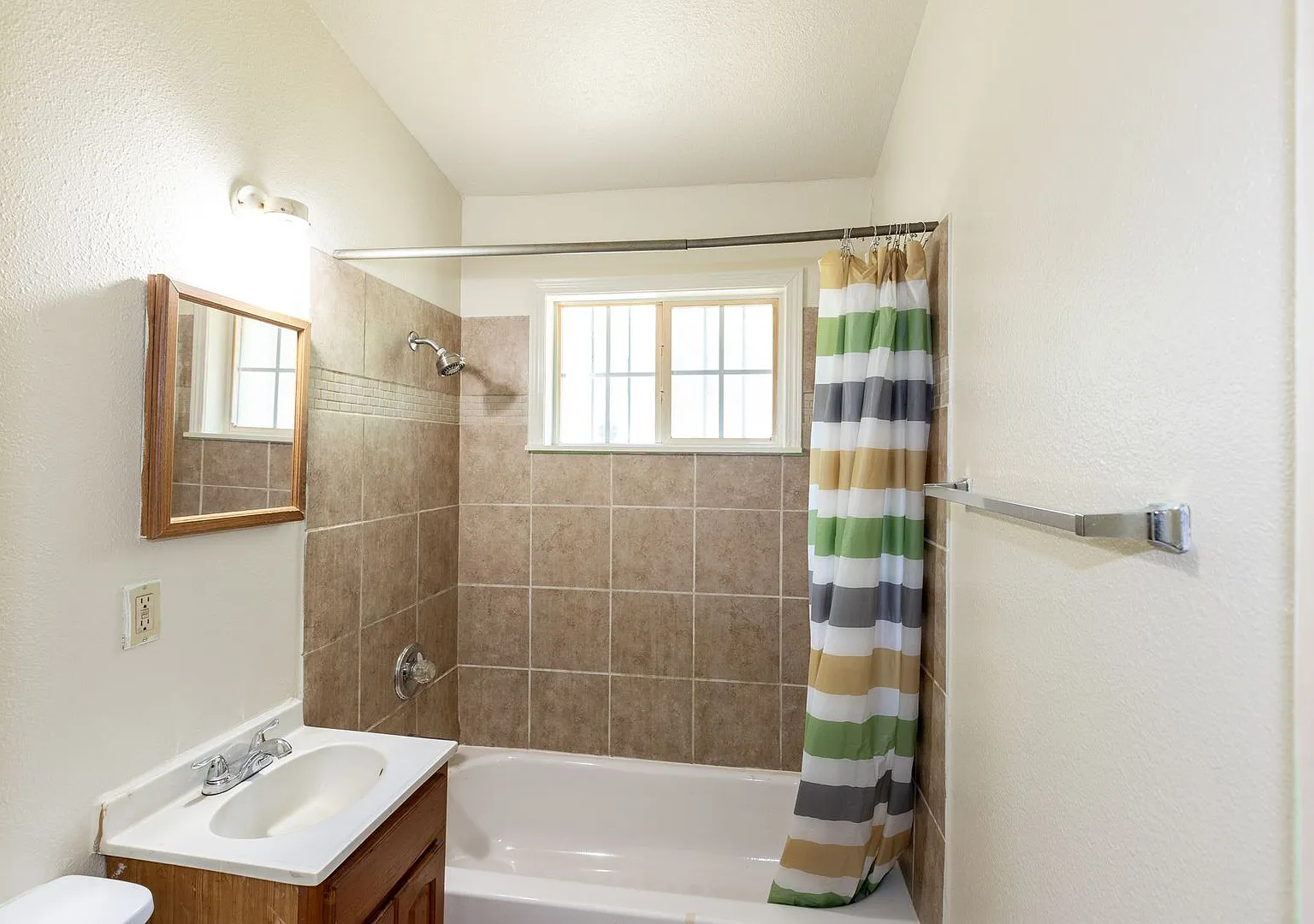 Beautiful 3 bedroom 1 bath! — Photo 4