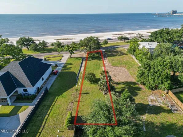 1406 E Beach Blvd, Gulfport, MS 39501