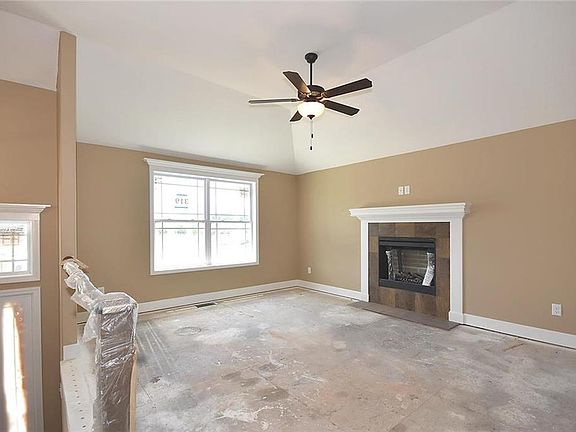 3rd image of 319 Fairview Cir