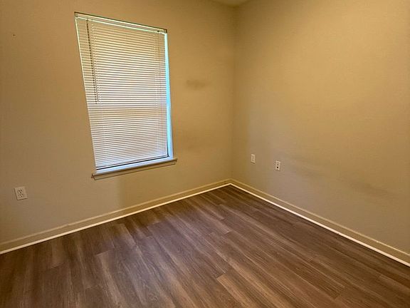 5th image of 1609 W Pensacola St APT 211
