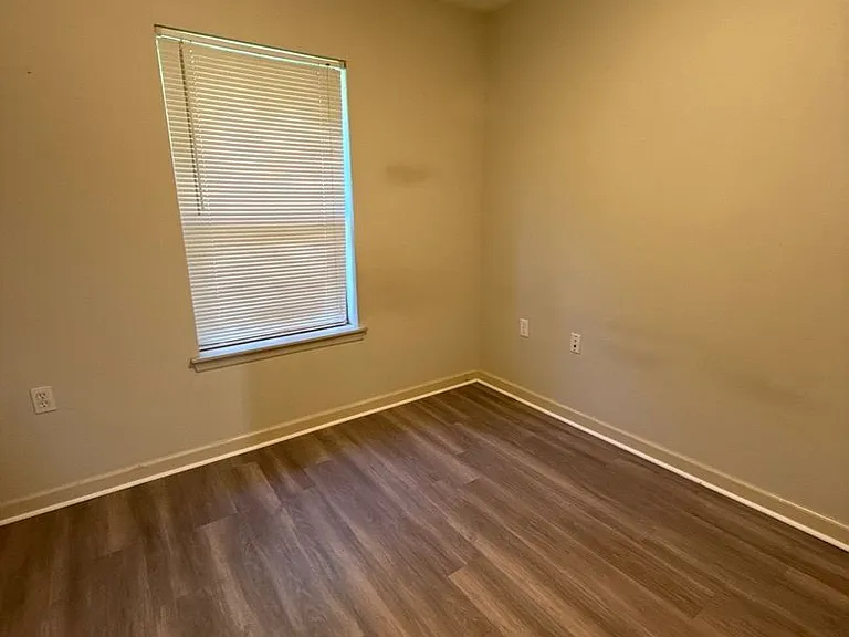 1609 W Pensacola St #211 — Photo 5