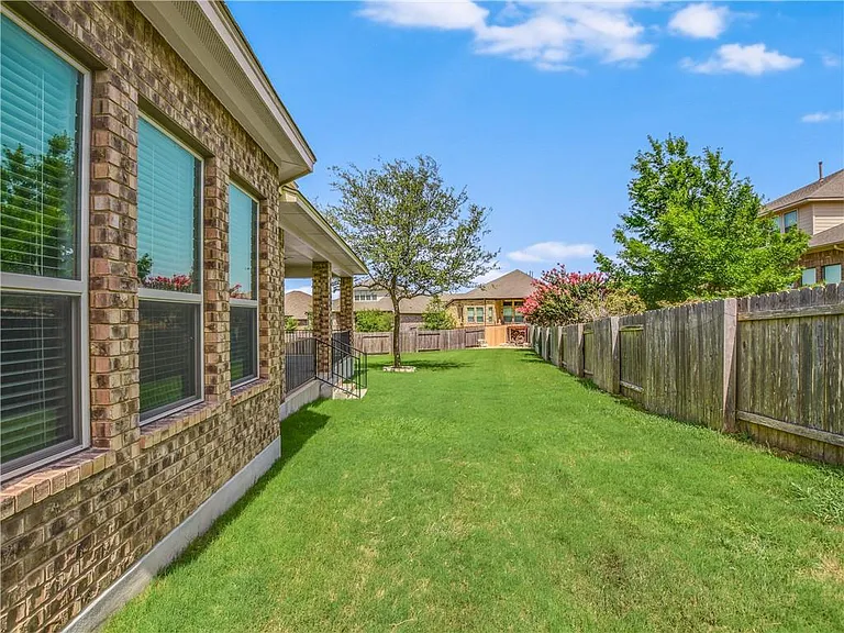 2208 Legend Hill Dr — Photo 28