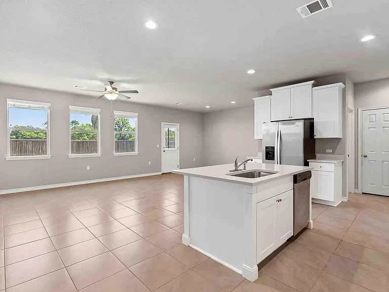 11724 Saddle Rock Dr — Photo 4
