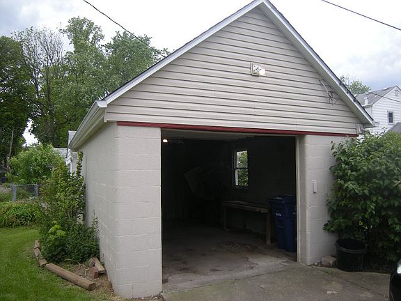 Detached Garage