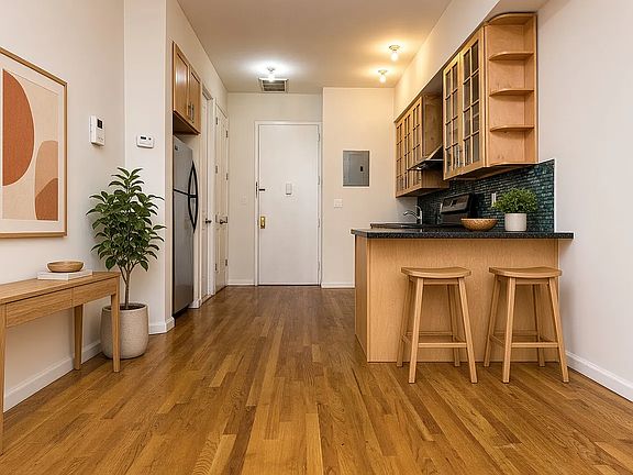 4th image of 20 Goodwin Pl APT 3F