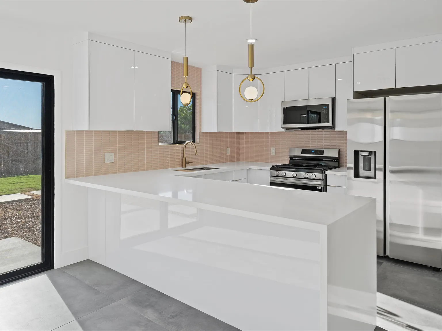 3 bed, 1134 sqft, $4,600 — Photo 4