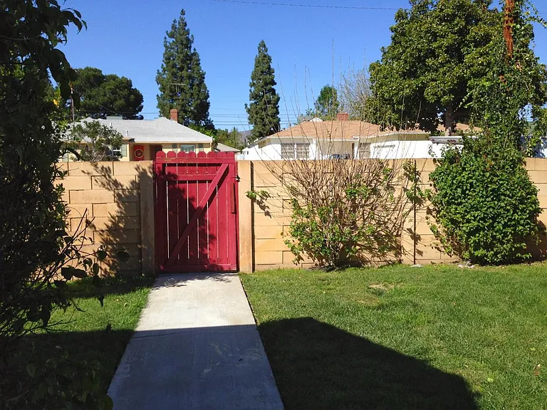 9024 Geyser Ave — Photo 17