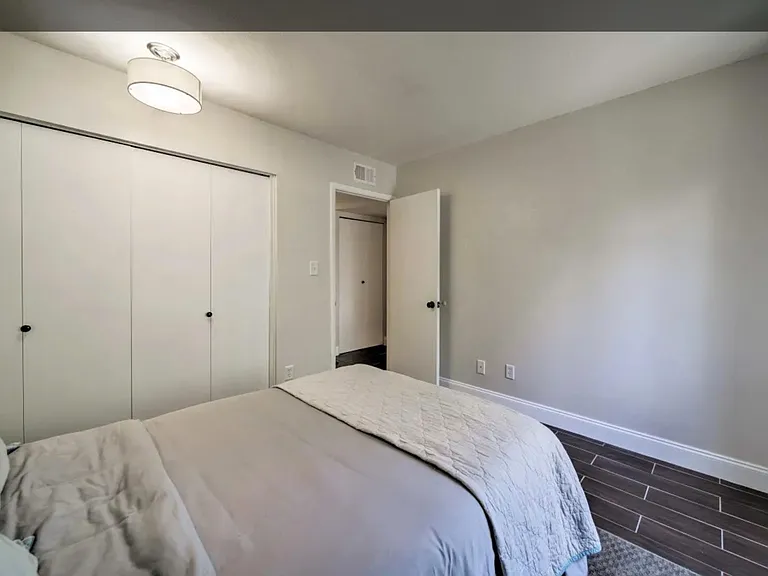 3327 S Poplar St — Photo 19