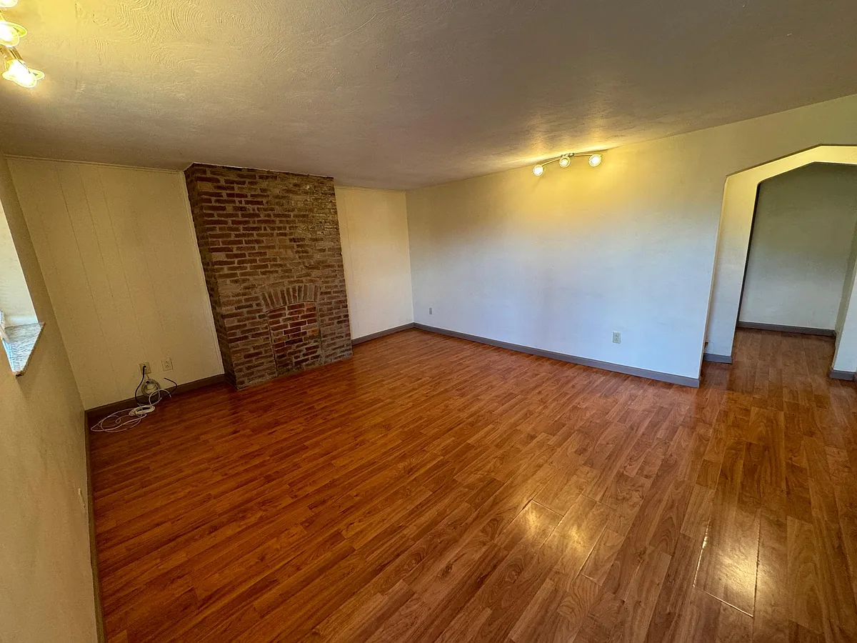Living Room - 720 Greenfield Ave