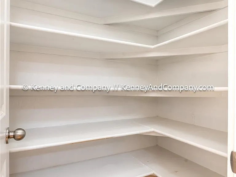 109 Cantril St — Photo 9