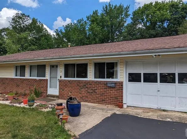 3 Hawthorne Rd, Kendall Park, NJ 08824
