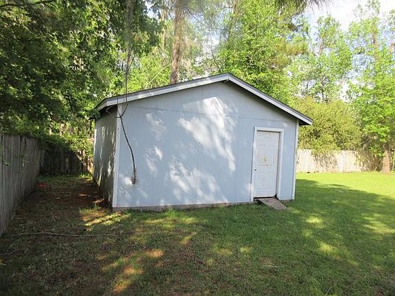 2nd image of 839 Lovers Ln
