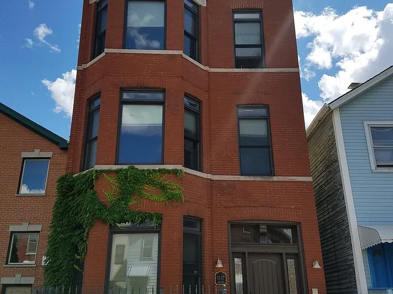 1527 W Augusta Blvd #2 — Photo 1