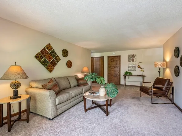 1735 Pikes Peak Ct NE, Cedar Rapids, IA 52402