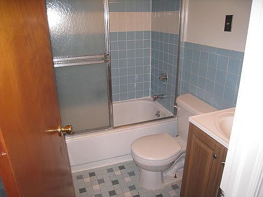 4th image of 2705 Newtown Ave APT 3R