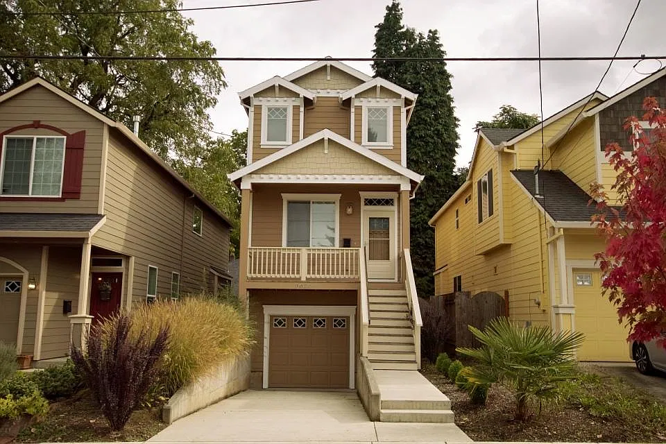 4 bed, 1937 sqft, $3,270 — Photo 1