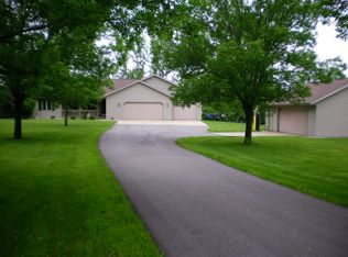 3402 Old Military Rd, De Pere, WI 54115
