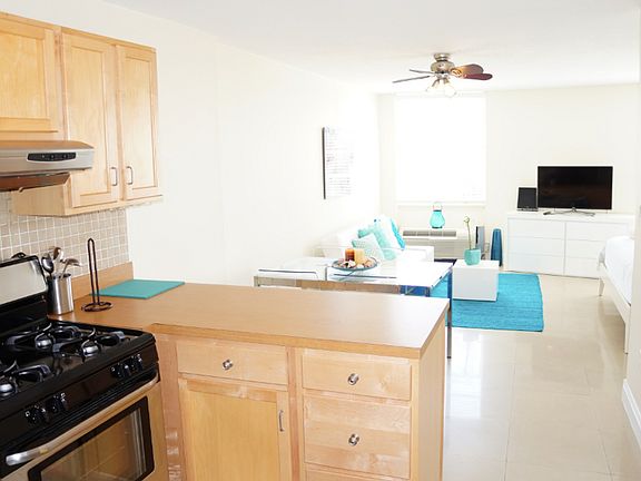 3rd image of 710 Washington Ave APT 521