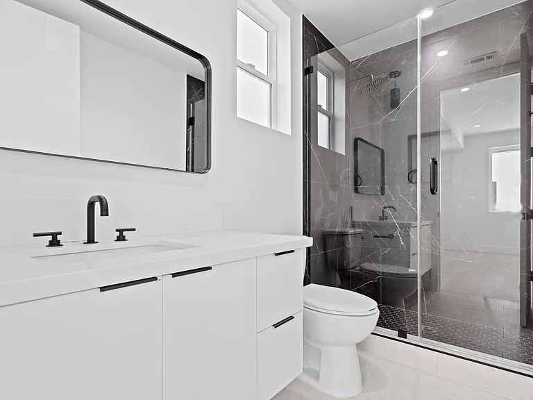 1815 Barry Ave — Photo 16