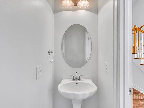 3rd image of 1044 Woodland Drive
