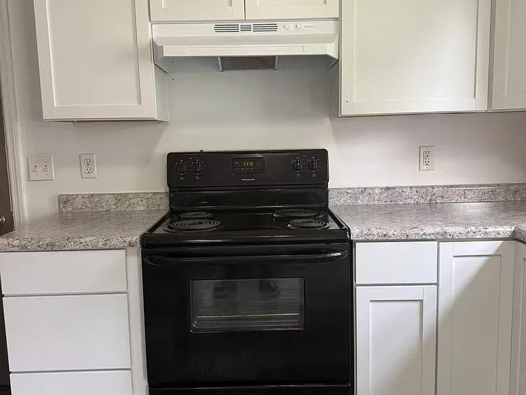 1814 Stratford Dr — Photo 7