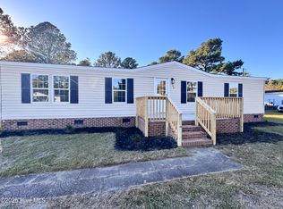 106 Peppertree Ln, Raeford, NC 28376