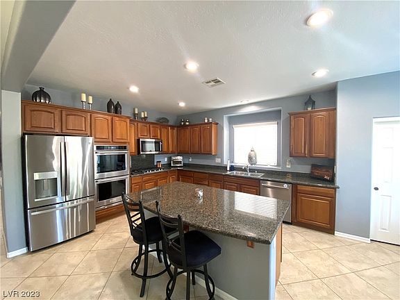 3rd image of 7224 Royal Melbourne Dr