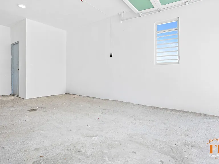 4884 Bo Terranova — Photo 46