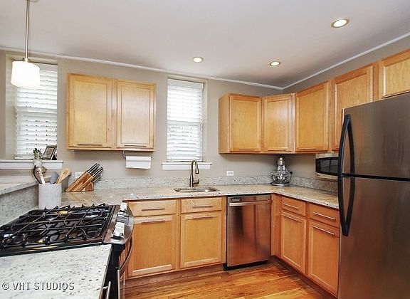 4th image of 815 W Buckingham Pl #A