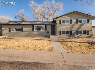 2 Meadowbrook Dr, Pueblo, CO 81001
