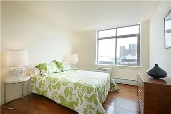 Sold by Warburg | media 9