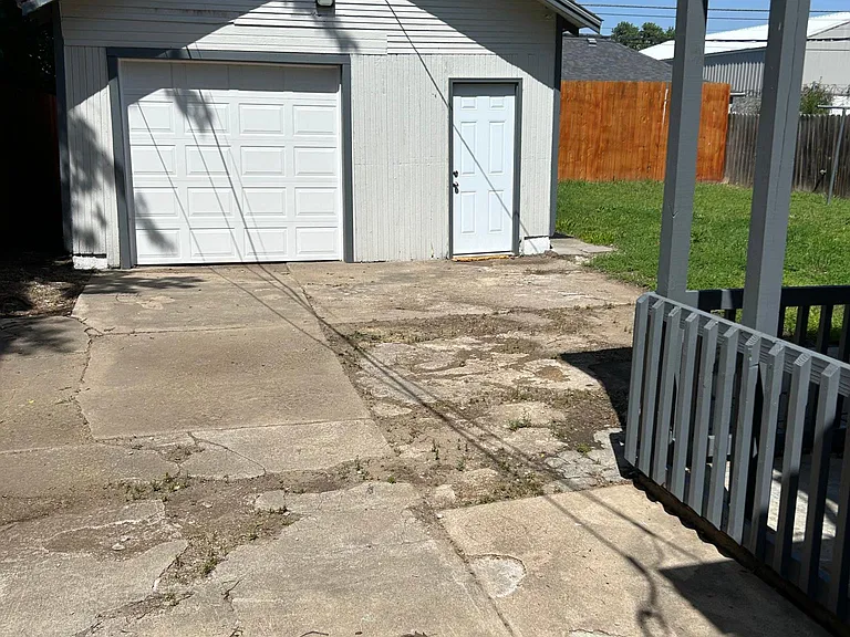 2317 S Topeka Ave — Photo 3