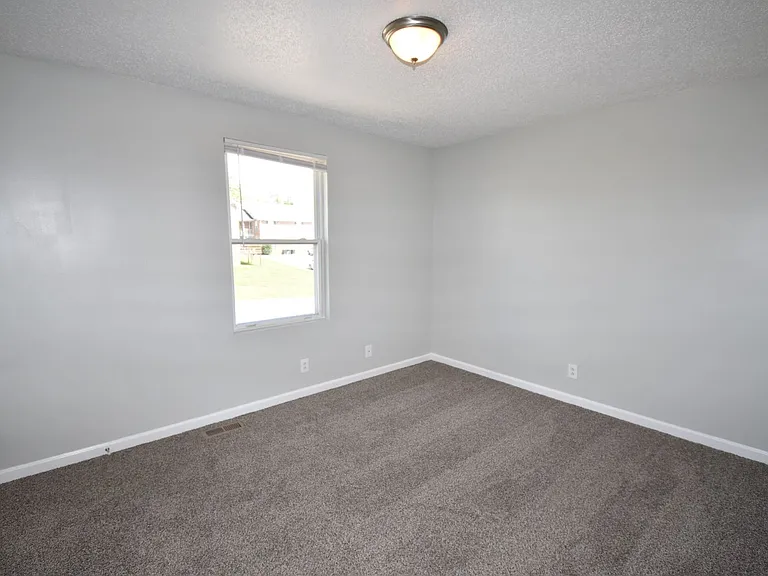 Tower Dr - 3276 — Photo 14