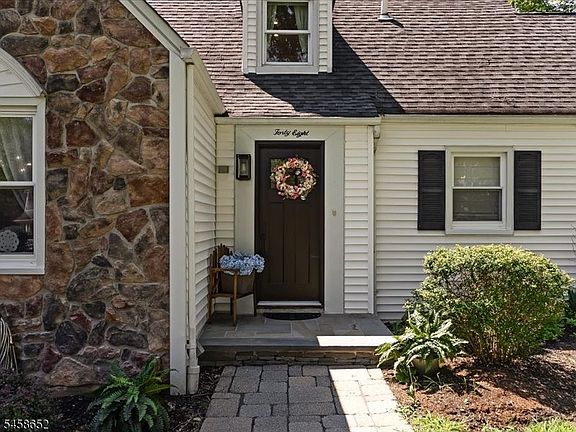 3rd image of 48 Lakeview Dr