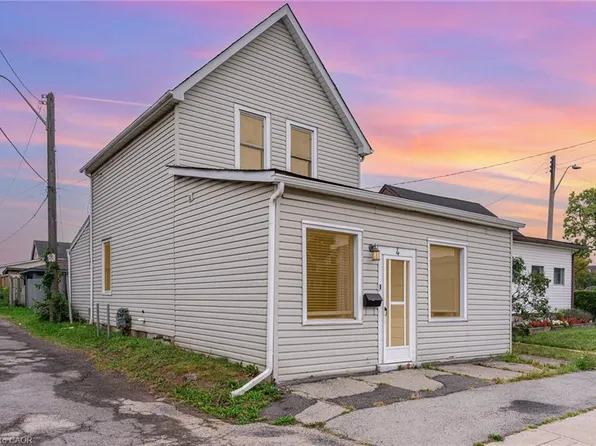 4 Robins Ave, Hamilton, ON L8H 4M6