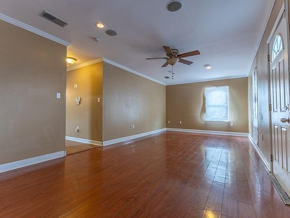3rd image of 4754 Dodt Ave